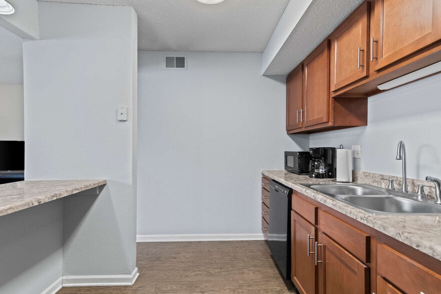 Building Photo - 2309 Cherry Hills Dr