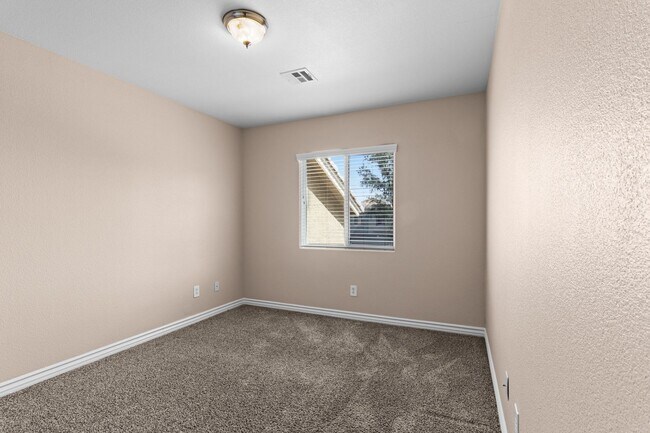 Building Photo - NW!! GATED!! Playground!!!Low maintenance ...