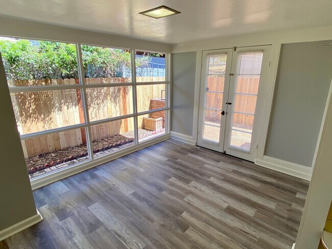 Building Photo - Charming 2 Bedroom Craftsman House w/Porch and Private Back Patio in Hillcrest