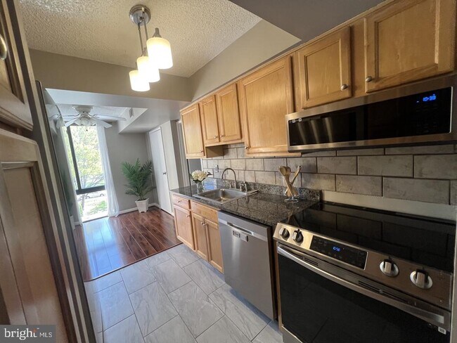 Building Photo - 4500 S Four Mile Run Dr