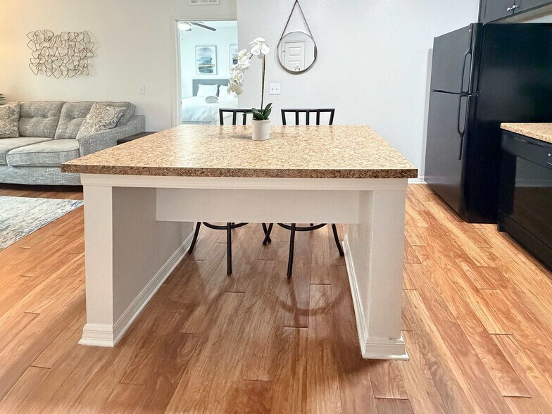 Building Photo - 25150 Lovegrass Dr