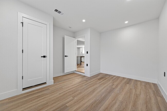 Building Photo - 6621 Jason St