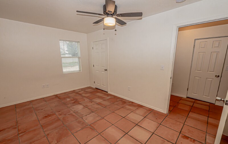 Building Photo - 33 E 400 S