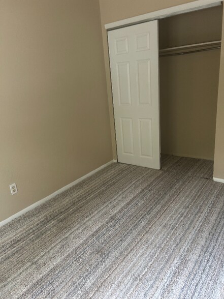 Building Photo - 1600 Brooke Park Dr