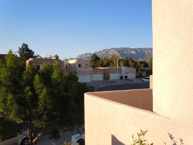 Building Photo - 4608 Holiday Breeze Pl NE