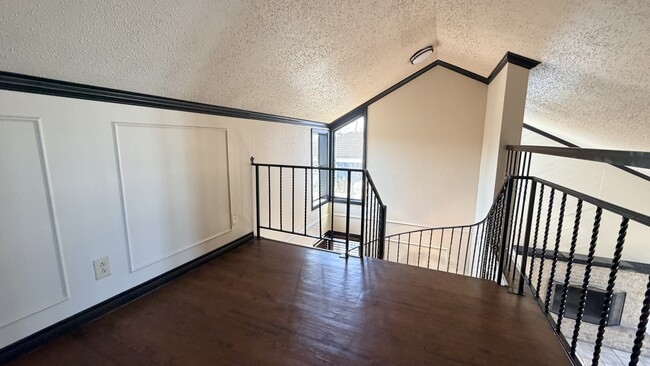 Building Photo - 13738 Tajamar St