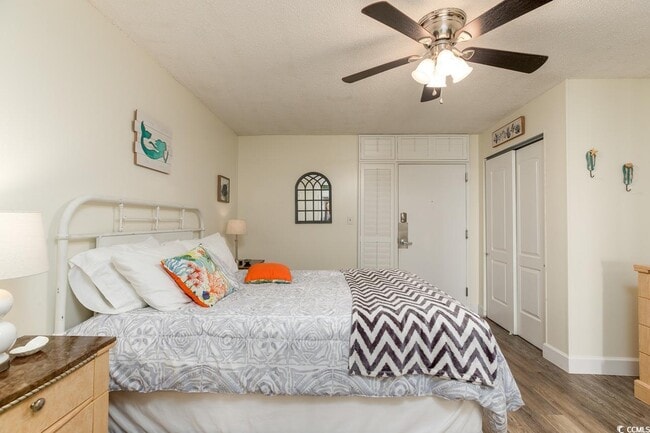 Building Photo - 201 75th Ave N