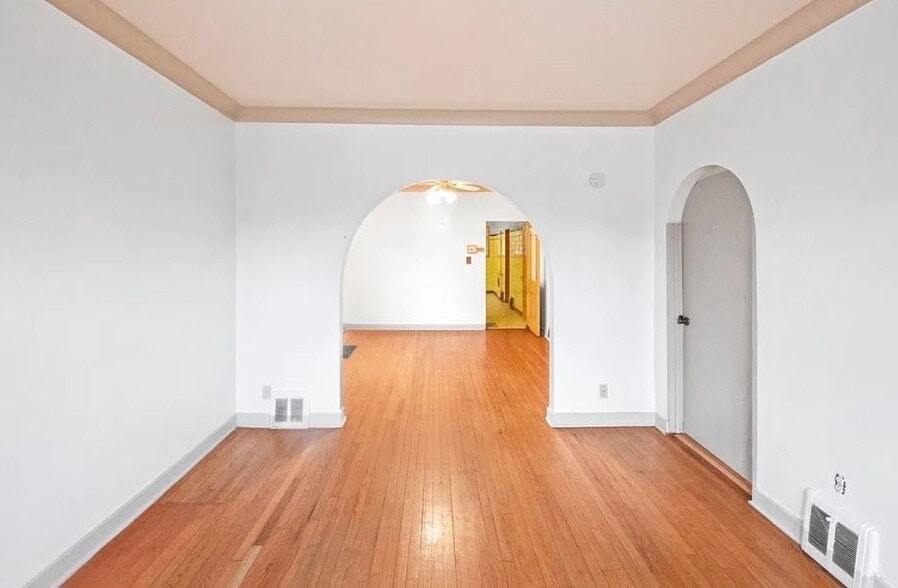 Building Photo - 2432 Elmwood Ave