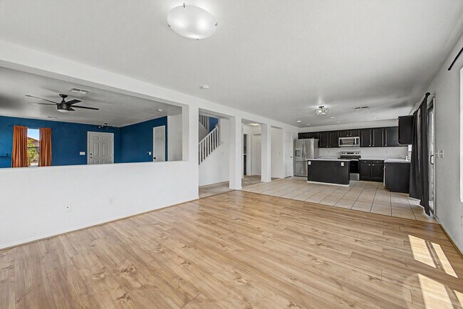 Building Photo - 559 W Viola St