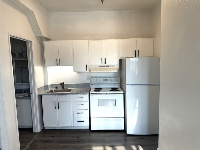 Building Photo - Elks Apartments