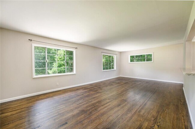 Building Photo - 4293 Rickenbacker Way NE