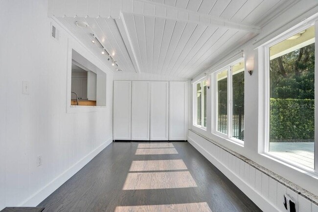 Building Photo - 812 East Blvd