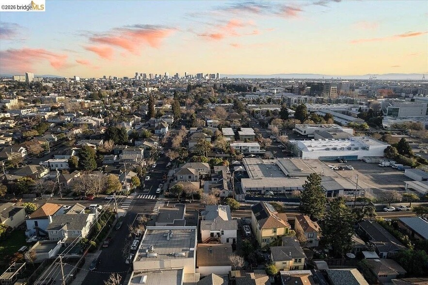 Building Photo - 1261 61st St