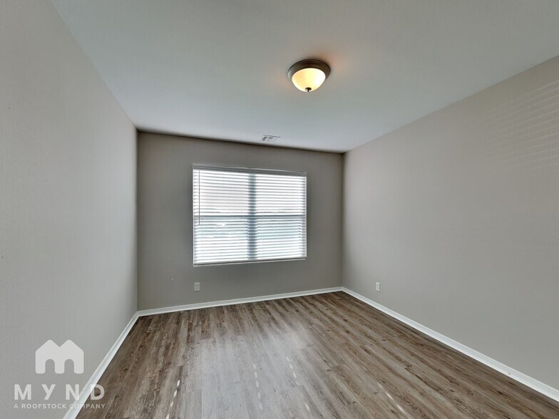 Building Photo - 2013 Orchid Ln