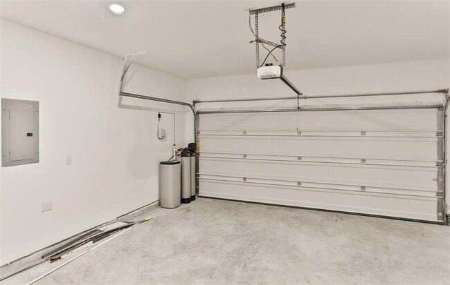 Building Photo - 28806 Bobcat Run Dr