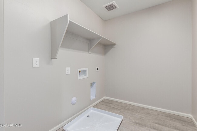 Building Photo - 733 E Commonwealth Ave