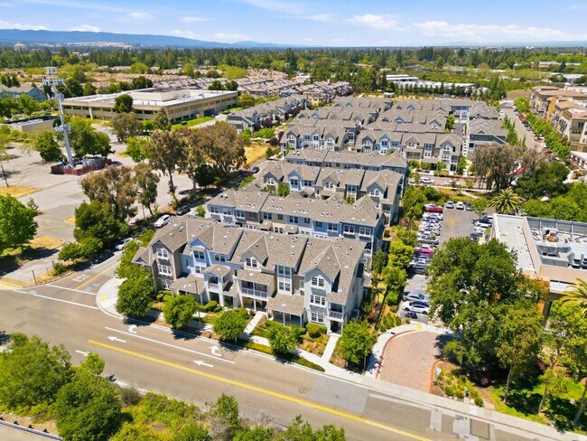 Building Photo - 394 Circuit Wy