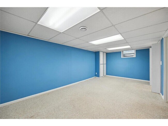Building Photo - 4 Bed - 2 Bath Brooklyn Park Home with Lar...