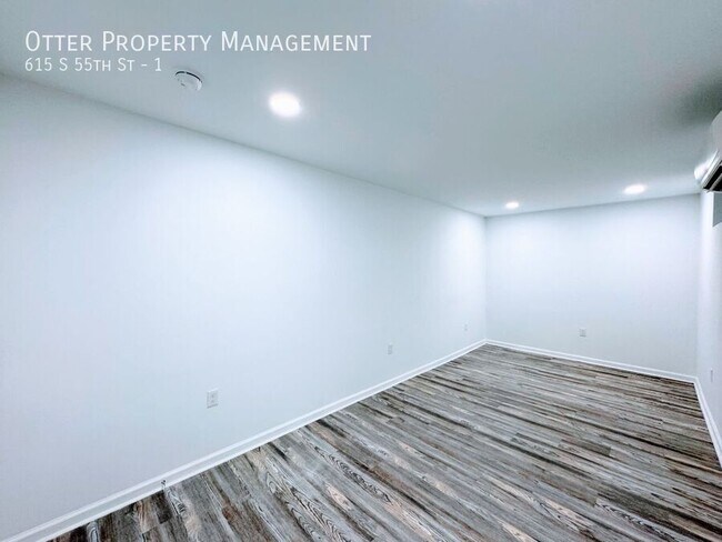 Building Photo - 615 S 55th St