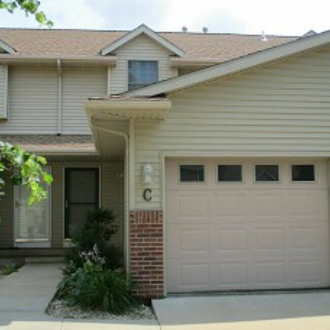 705 Broderick Dr NE 705 Broderick Dr NE Cedar Rapids IA 52402