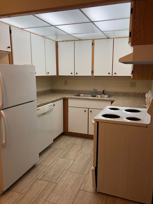 Building Photo - 616