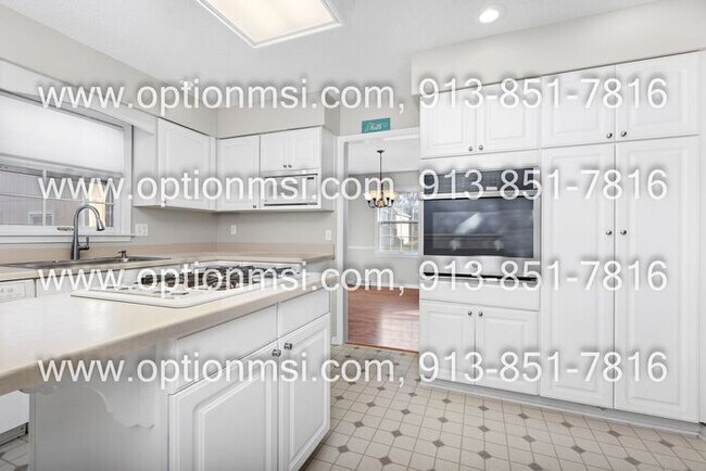 Building Photo - Lenexa West Subdivision