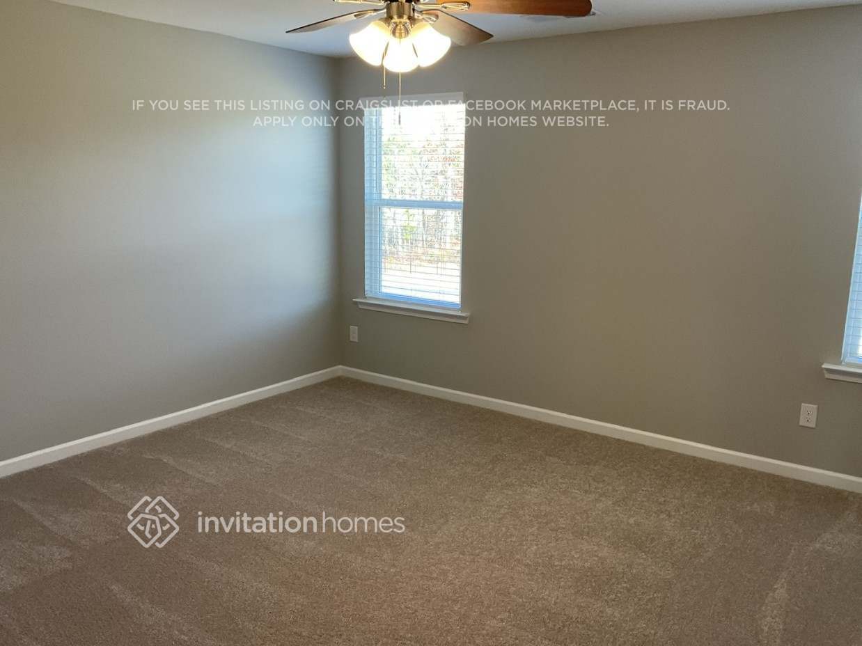 Building Photo - 528 Almere Dr