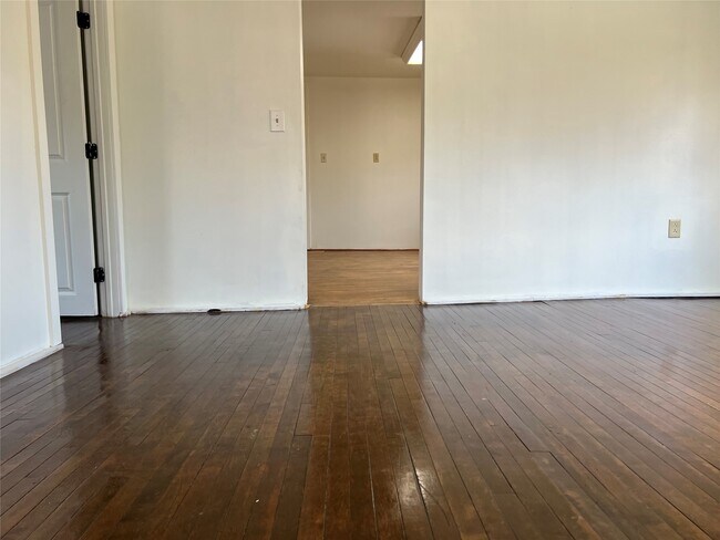 Building Photo - 4 Erie St