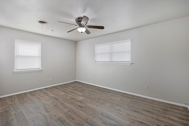 Building Photo - 5119 Oregon Trl