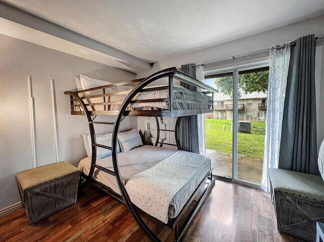 Building Photo - FULLY FURNISHED 2BR Condo