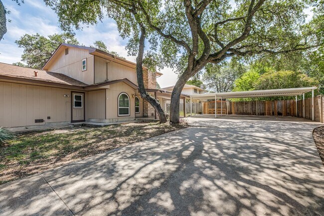 Building Photo - 10215 Charter Ridge