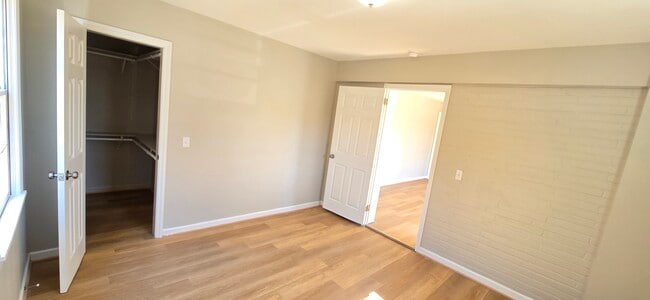 Building Photo - 7619 Parkview Dr