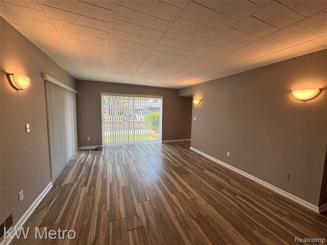 Building Photo - 18236 University Park Dr