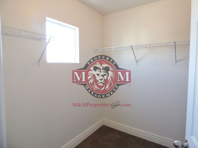 Building Photo - 3 Bd 3.5 Bath 2 Car Garage Townhome in Sandy