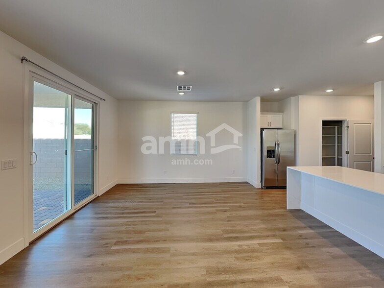 Building Photo - 8182 Winterfell Peak Ave