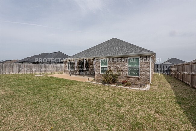 Building Photo - 4375 W Topeka Ave