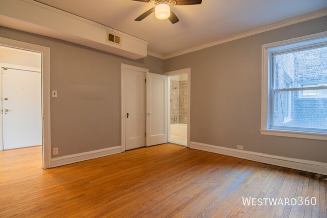 Building Photo - 7841 S Kingston Ave