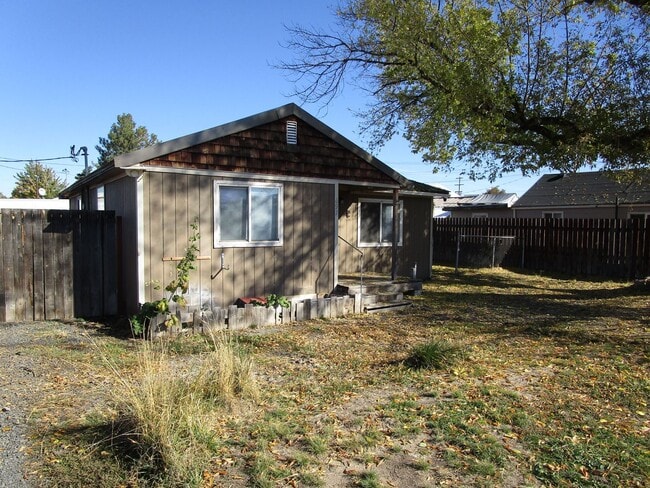 Primary Photo - *PRICE REDUCED* 2 Bedroom Home with Large ...