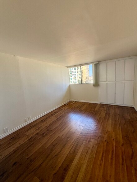 Building Photo - 10535 Wilshire Blvd