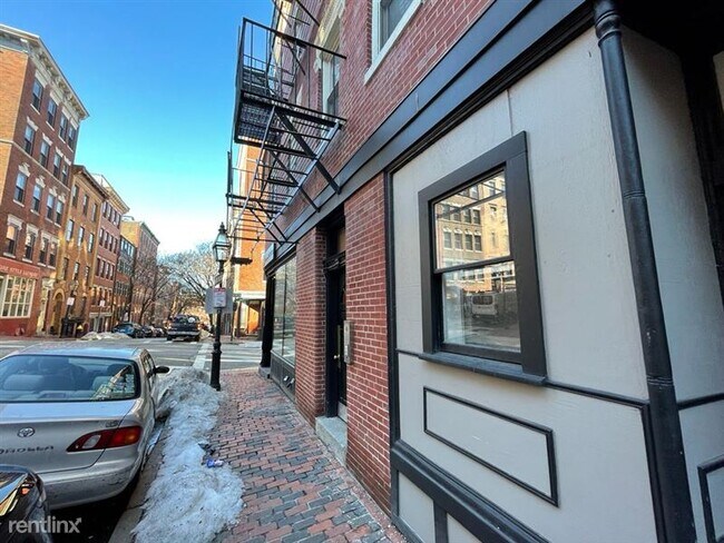 Building Photo - 53 Phillips St