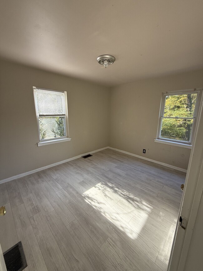 Building Photo - 3654 Yale Ave