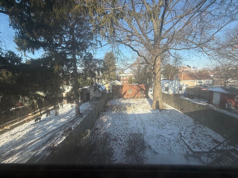 Fenced back yard - 40 W Tompkins St