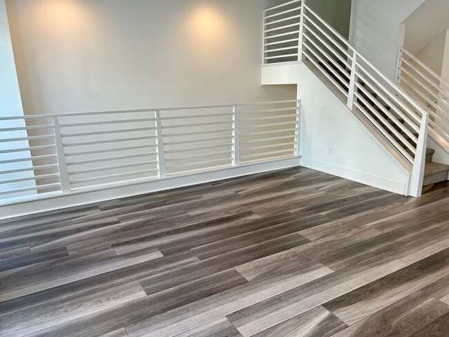 Building Photo - Exclusive Executive Condo in the Heart of ...