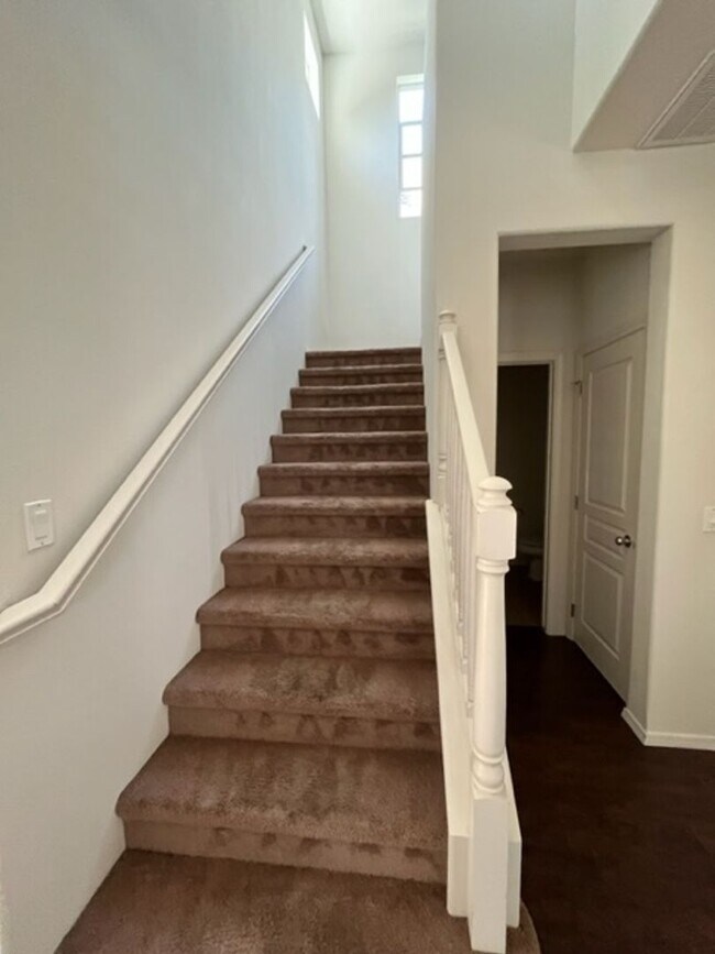 Building Photo - 3591 Sacramento Dr