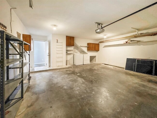 Building Photo - 2114 Goodrich Ave