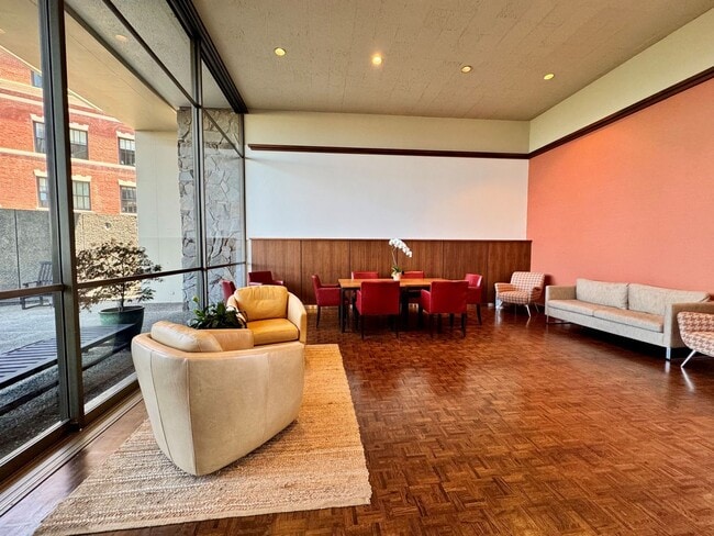 Building Photo - Million-Dollar Views, Starter Price!