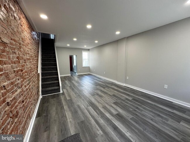 Building Photo - 2718 E Madison St