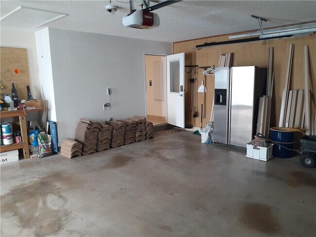 Building Photo - 2748 Oak Tree Ln