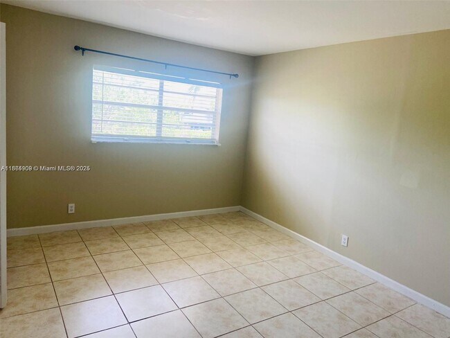 Building Photo - 4668 NW 9th Dr