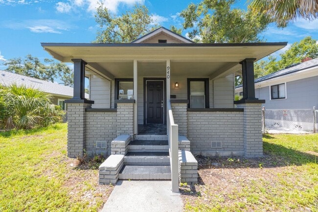 Building Photo - Cosy 2 bedroom 1 bath home with nice size ...